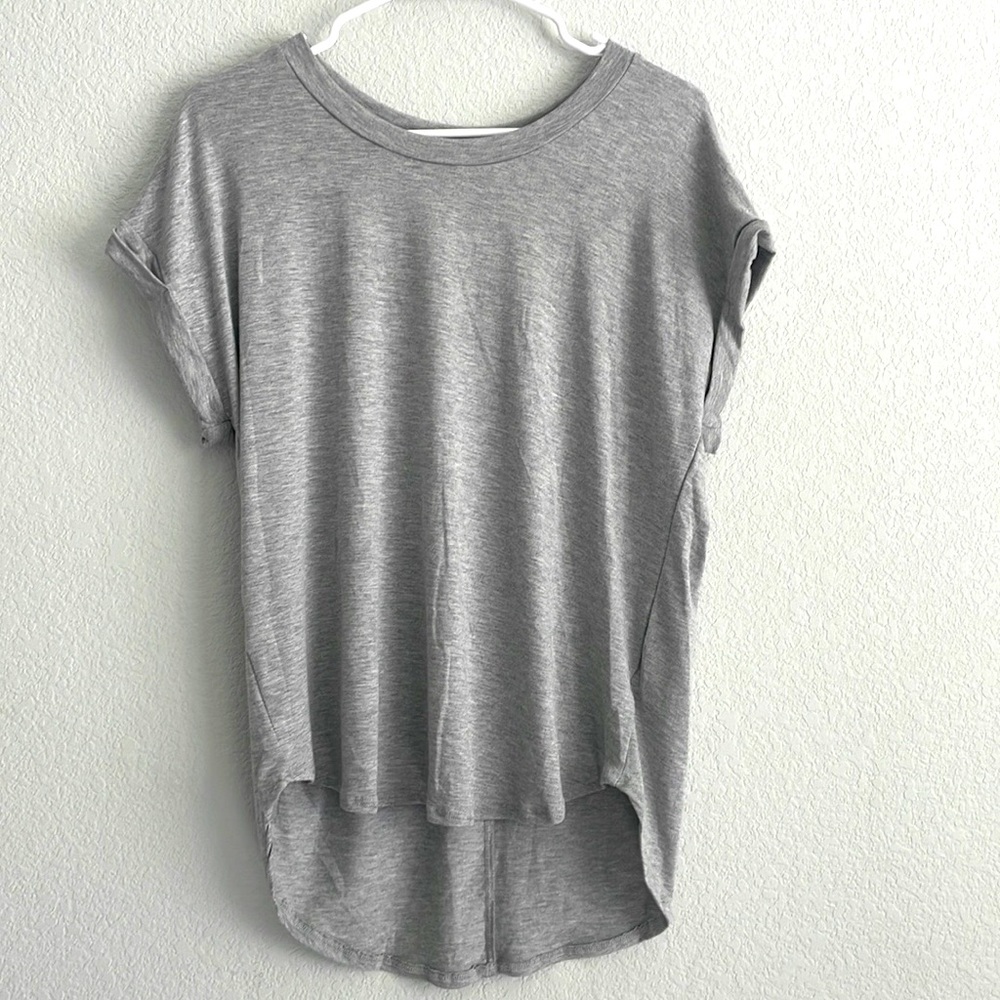 grey t-shirt